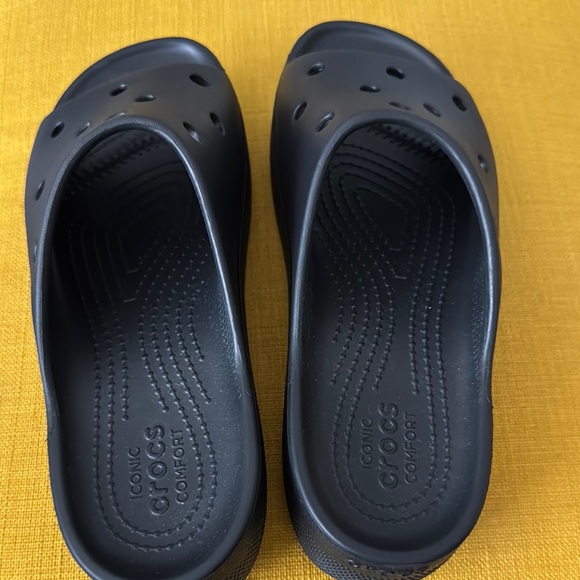 Crocs Women’s Black Slide Sandals NWOT - Picture 3 of 4